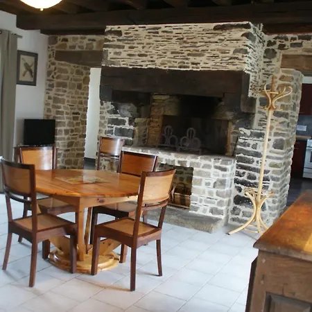 Gites Du Chateau De La Robinais * Bain-de-Bretagne